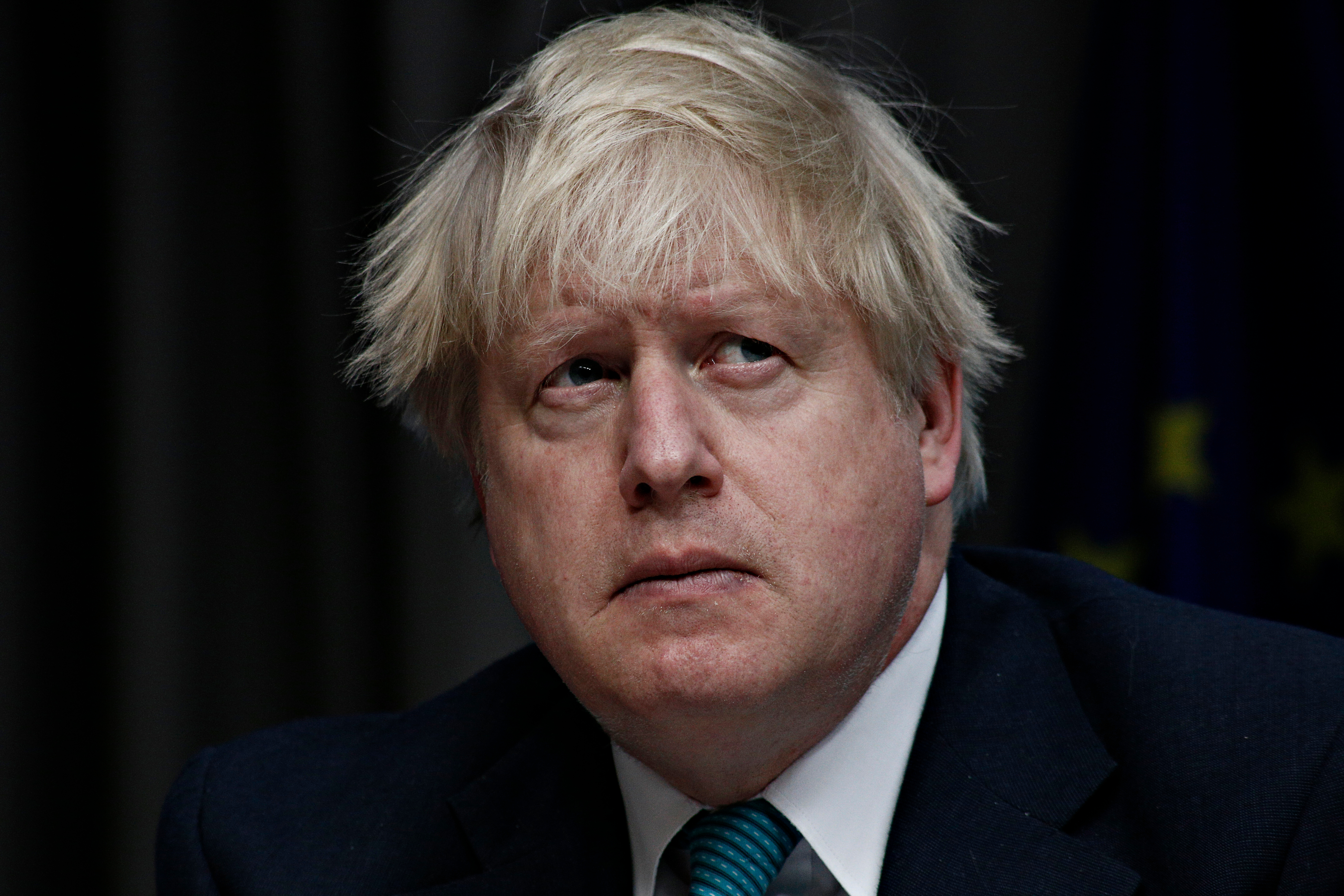 因黄鹀文件发布和苏格兰法院裁决,英国首相面临强烈反对!
