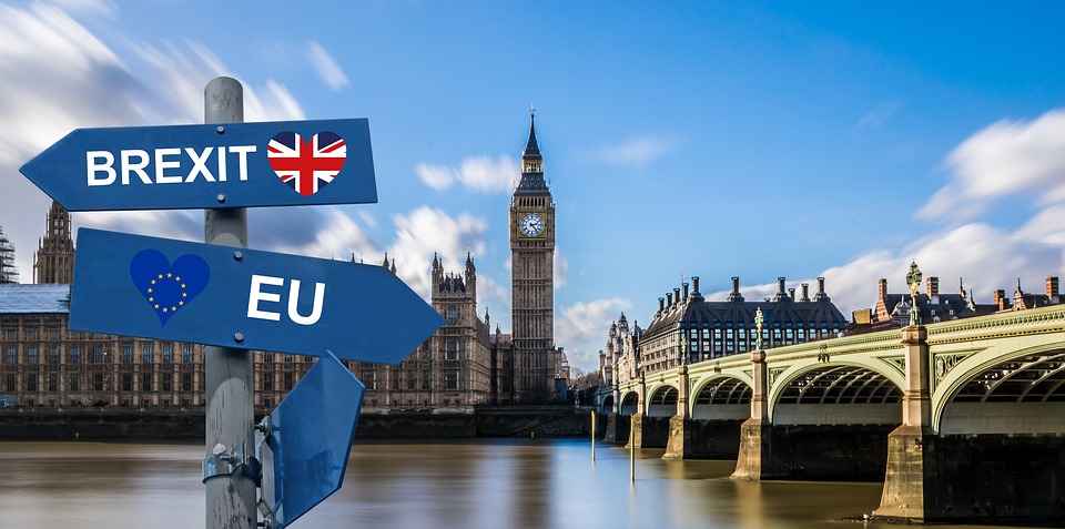 约翰逊给贸易最后通ul,英镑重挫