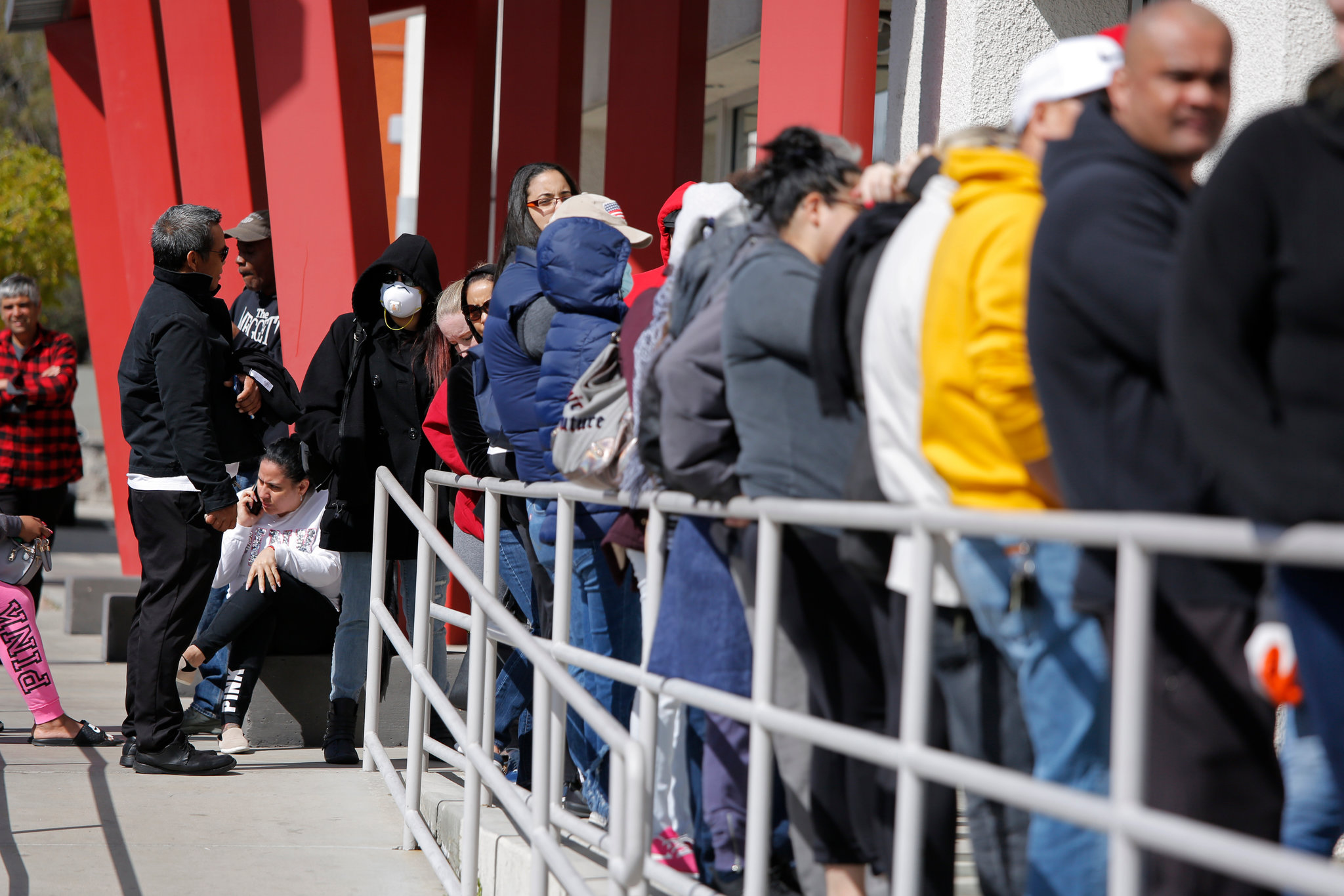 Las Solicitudes De Ayuda Por Desempleo En Ee. Uu. Aumentaron Levemente La Semana Pasada
