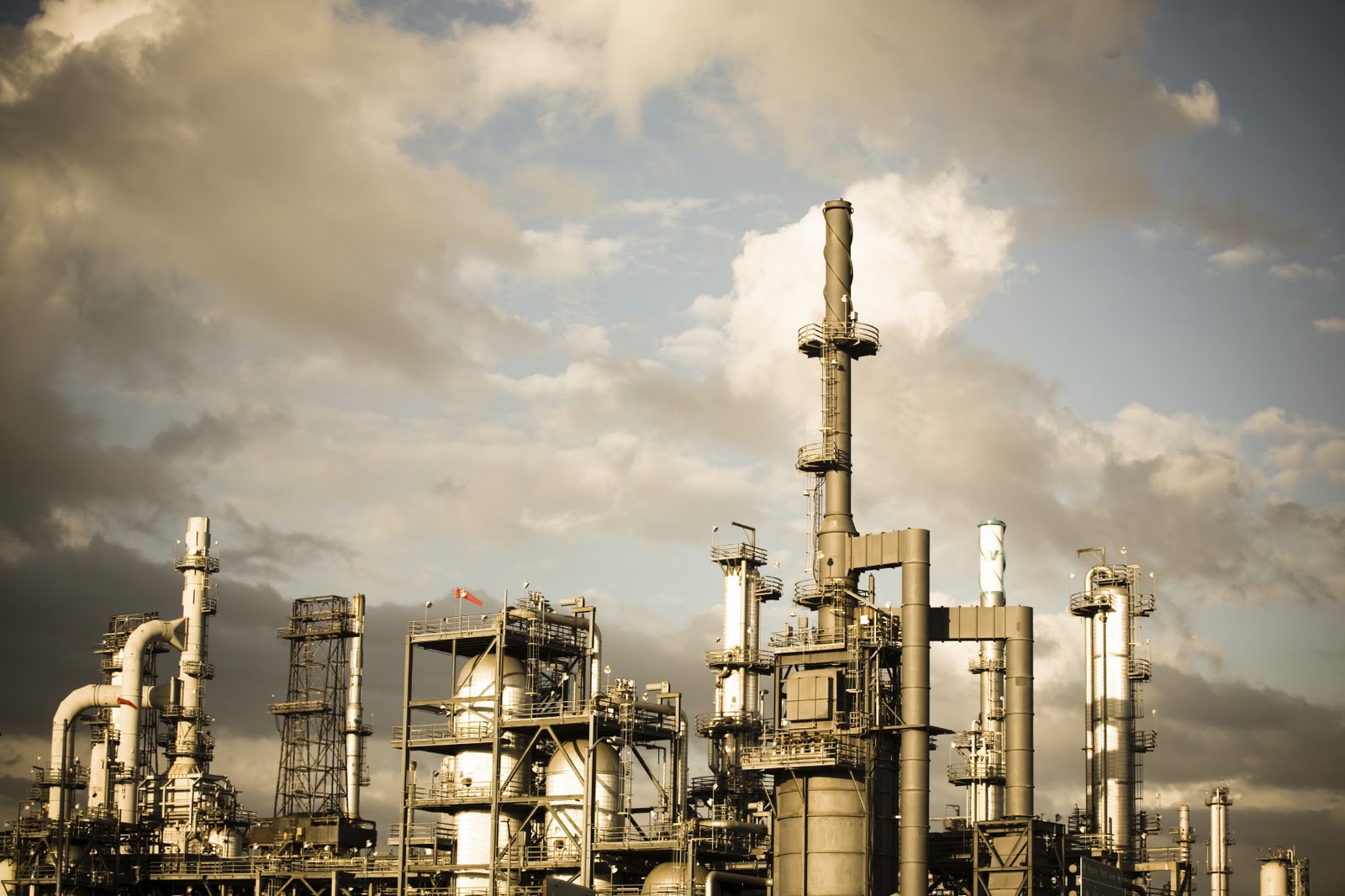 El Petróleo Sube Con Los Operadores a La Espera De Datos Sobre Los Niveles De Suministro De Estados Unidos
