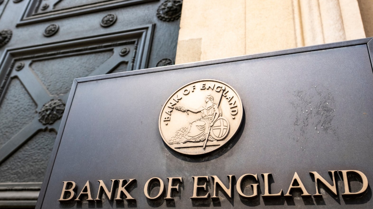 Boe Podniósł Stopy, Kurs Gbp/usd Spadł