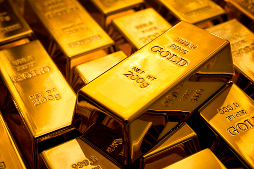 El Oro Rebota Ligeramente Desde Un Mínimo De 11 Meses a Medida Que El Dólar Retrocede