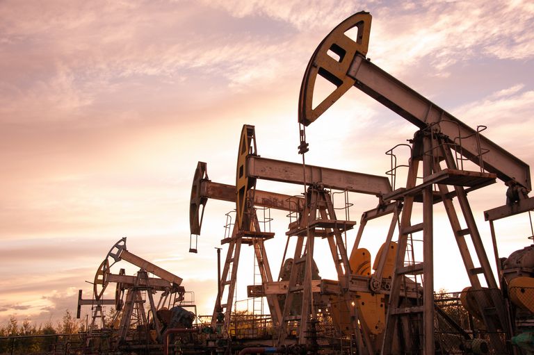El Petróleo Cae Por Debajo De Los 90 Dólares Por Primera Vez Desde El Conflicto a Medida Que La Demanda Disminuye