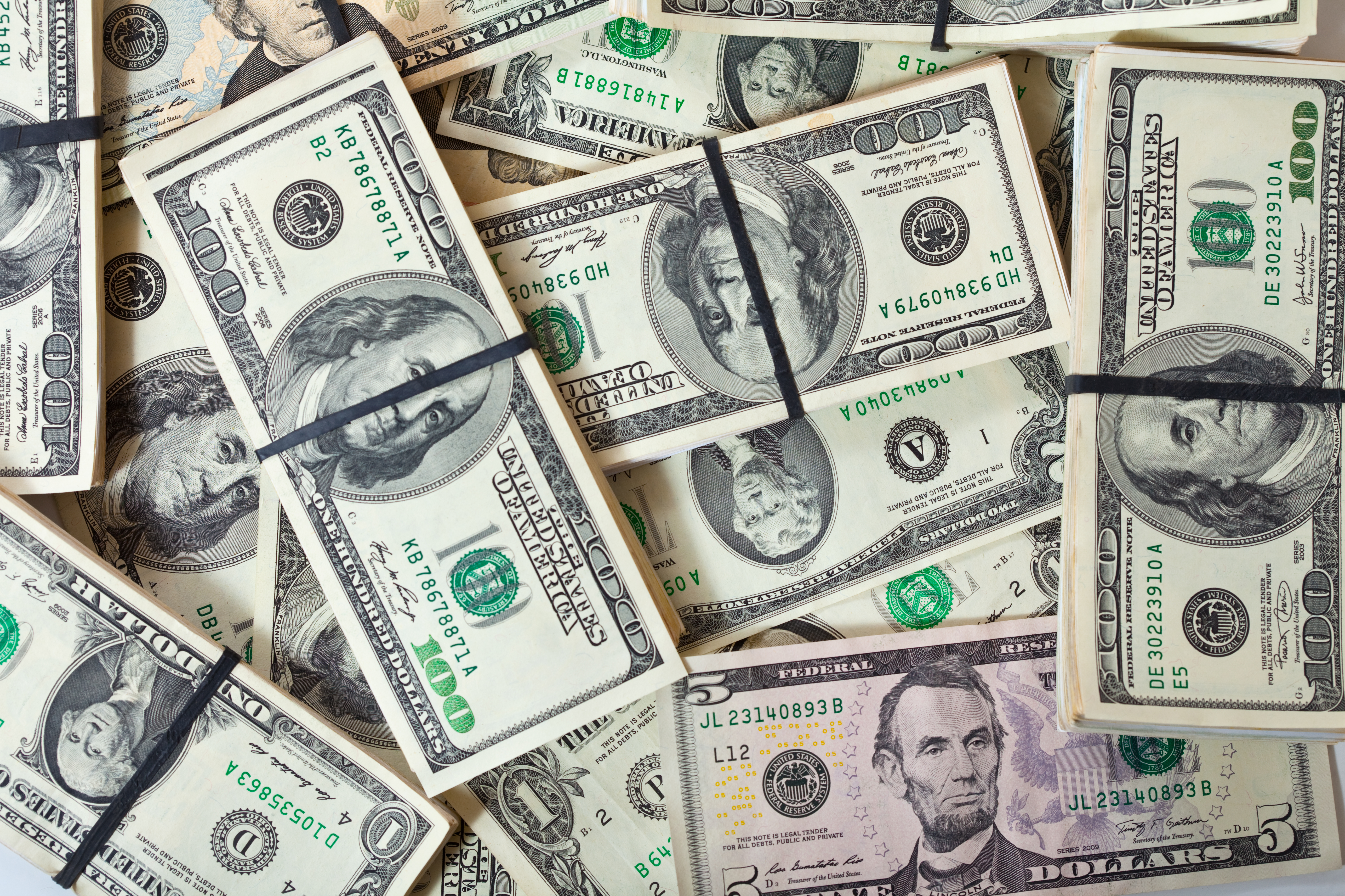 Inversionistas Con Apetito De Riesgo Y El Dólar Sigue Creciendo