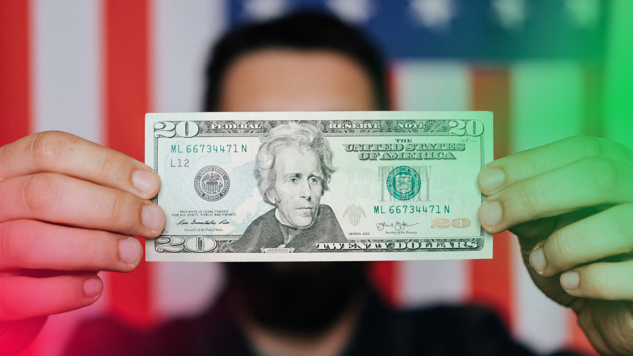 الدولار يتماسك وسط استمرار حالة عدم اليقين الجيوسياسي