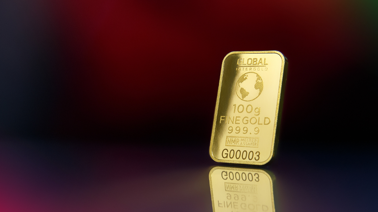 استقرار الذهب بعد تراجع أسبوعي، وضغوط أسعار الفائدة مستمرة